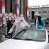 Main Santa Claus and Snow Maiden came to the show in a luxurious car.&nbsp;[Press for large view]